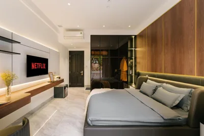 King Room with Balcony — Tamundi Alley Homestay- Dragon Teeth- The Old Quarter Ha Noi